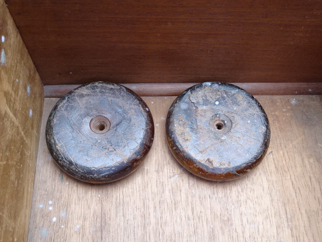 Mahogany 2 short over 3 long chest of drawers (front bun feet have fallen off but are present) - Image 4 of 5