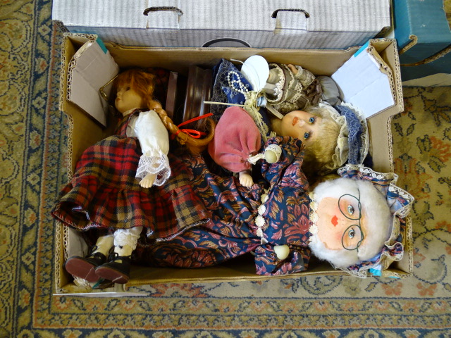 6 Boxes of dolls - Bild 4 aus 7