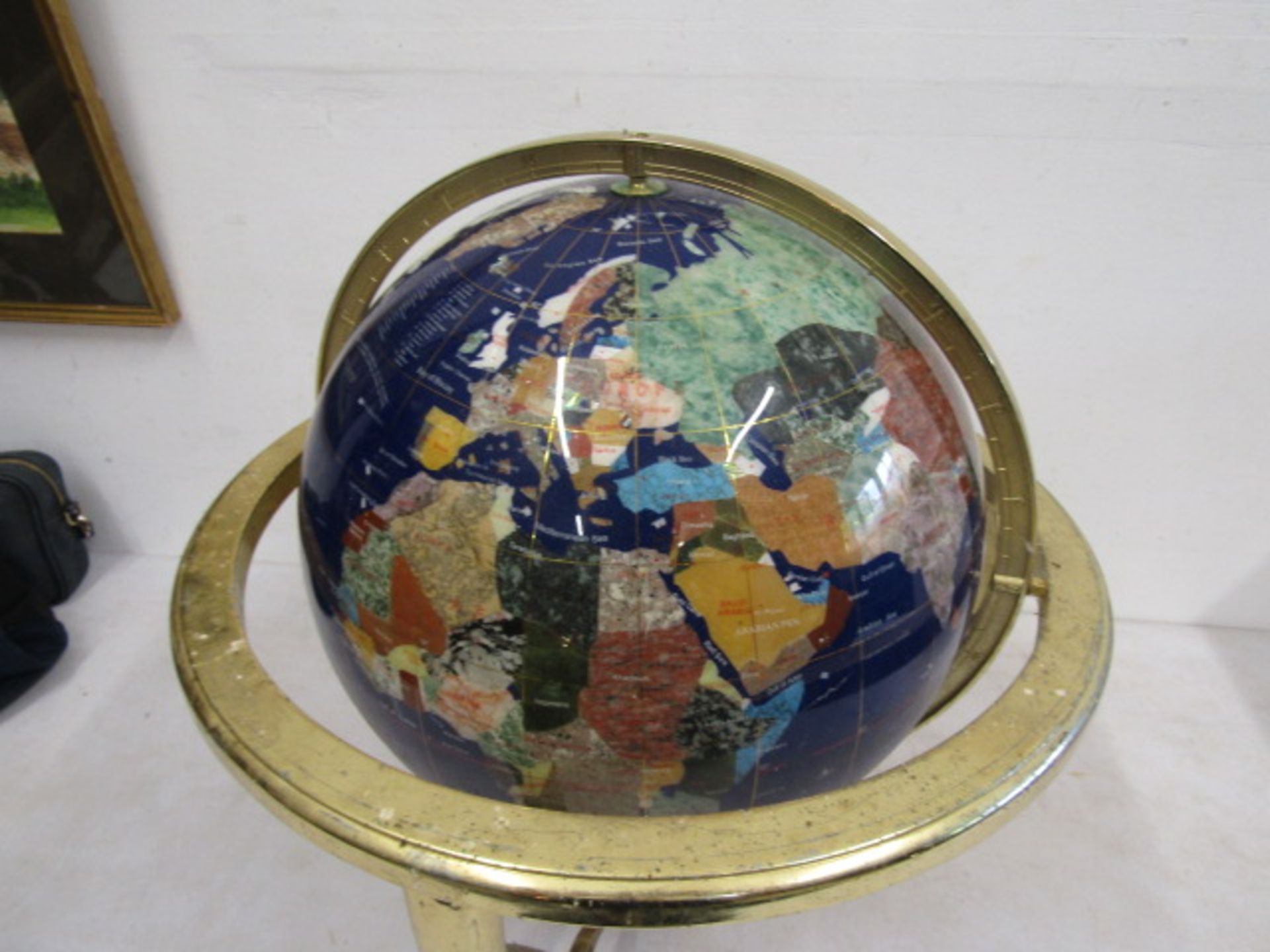 A semi-precious stone globe in stand - Image 3 of 7