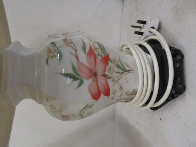 Oriental style Ceramic based table lamp with shade (no plug) - Image 2 of 2