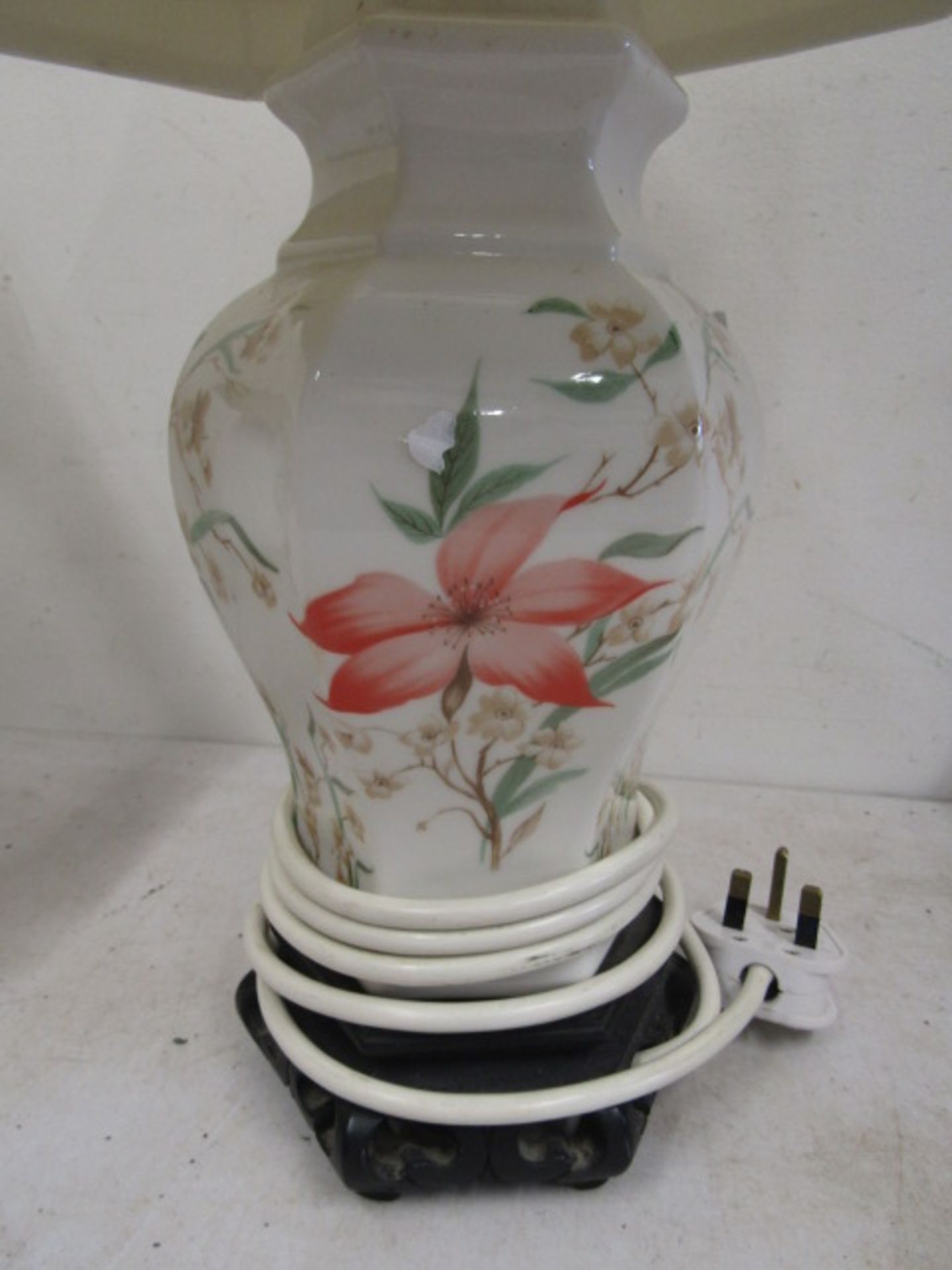 Oriental style Ceramic based table lamp with shade (no plug) - Image 2 of 2