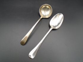 Silver Queen Anne dessert spoon C.1712 by Thomas Sprackman (rat tail) with crest to underside 40g