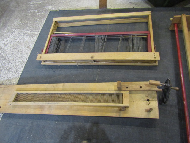 A loom - Image 3 of 3