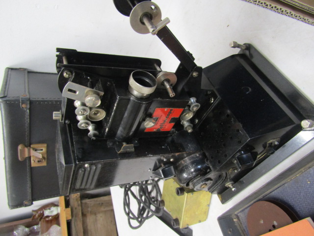 Pathescope H,9.S projector in original case with key and instruction book along with a box 30 9.5 - Image 3 of 13