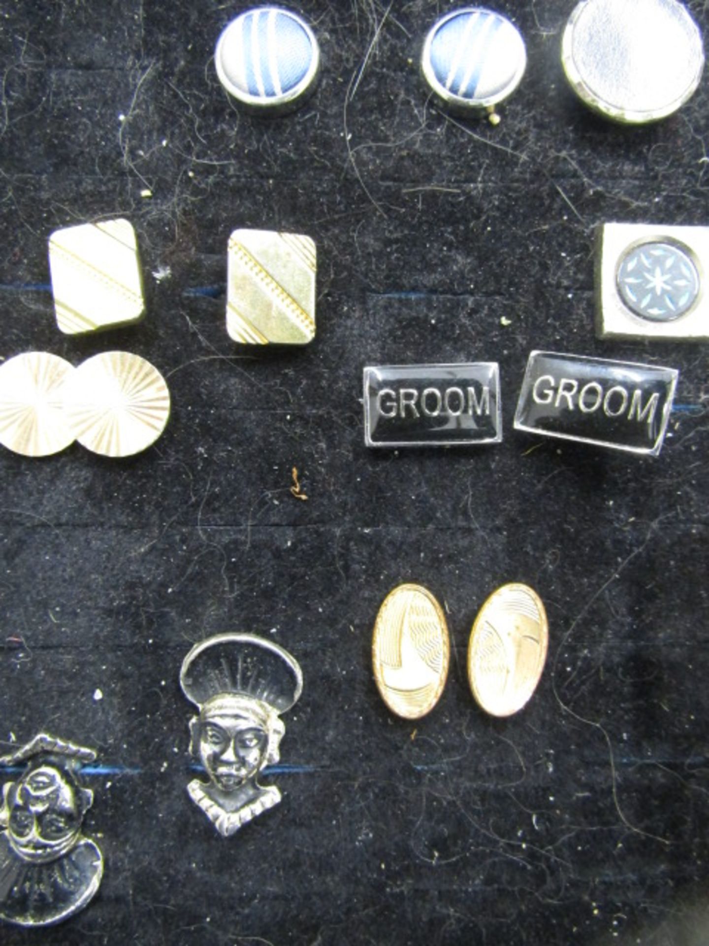 18 pairs cufflinks and 15 tie pins - Image 3 of 5