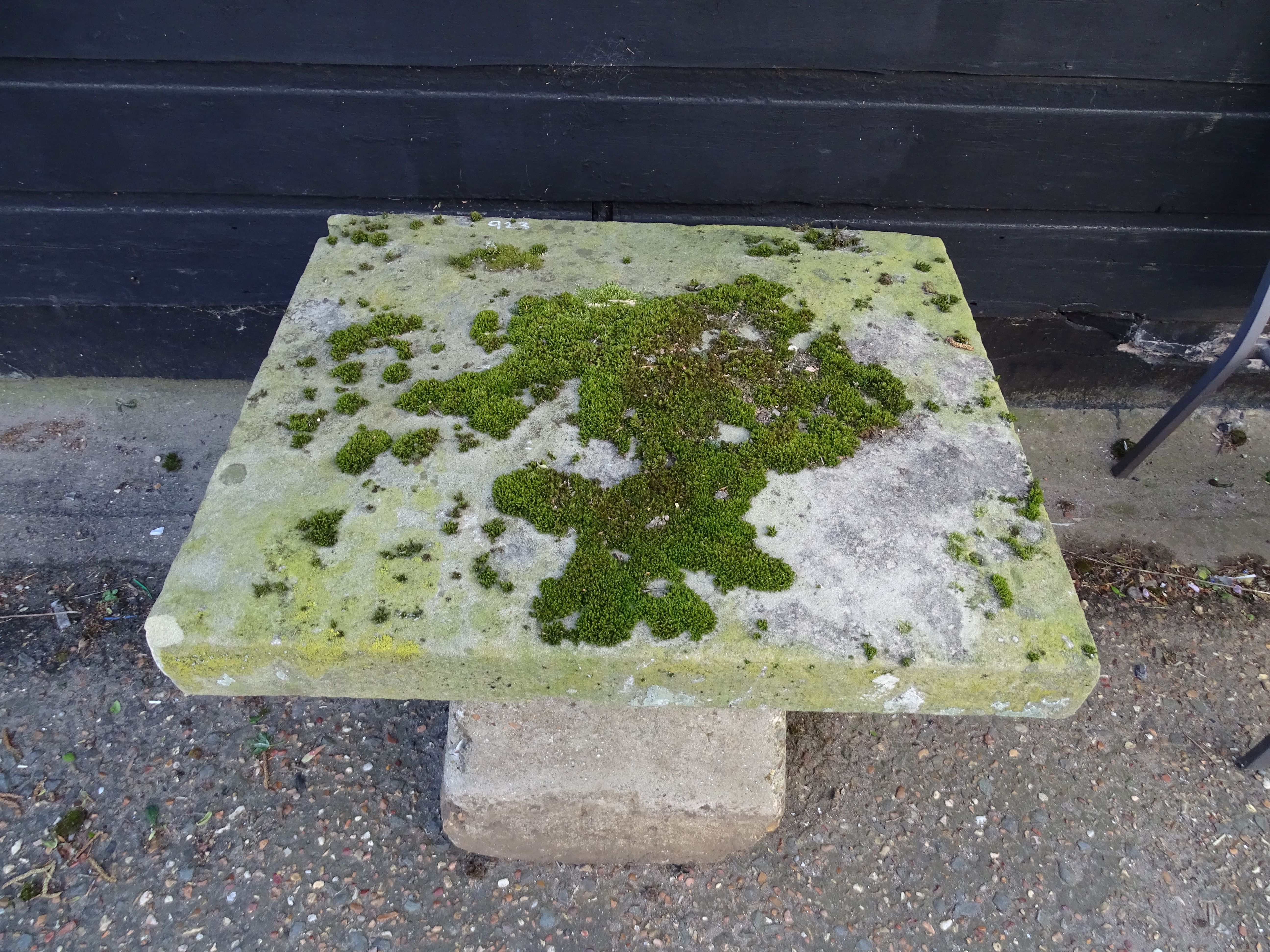 Staddle stone style garden sculpture with stone top and concrete base H60cm approx - Image 2 of 2