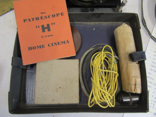 Pathescope H,9.S projector in original case with key and instruction book along with a box 30 9.5 - Image 5 of 13