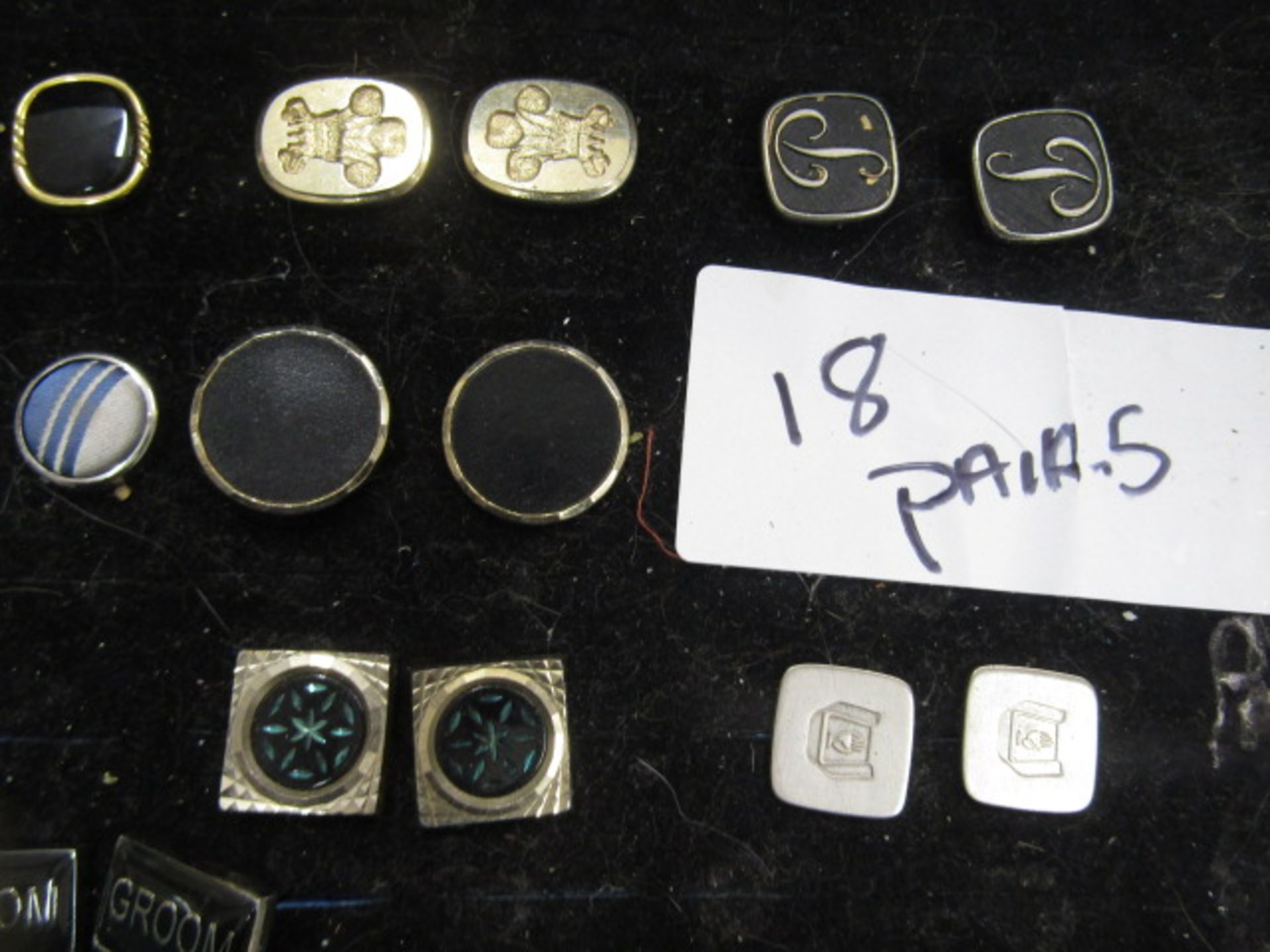 18 pairs cufflinks and 15 tie pins - Image 4 of 5