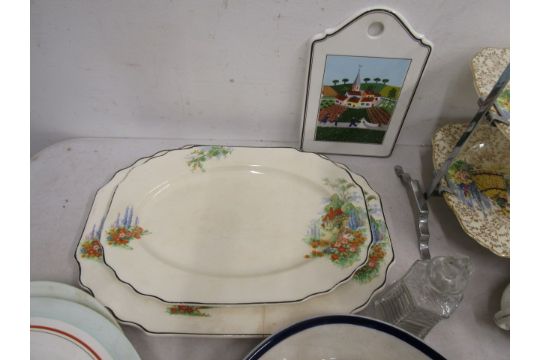 3 trays various ceramics and glassware, inc Pendelfin, Bramley Hedge, Ridgeway etc etc plus a - Image 3 of 10