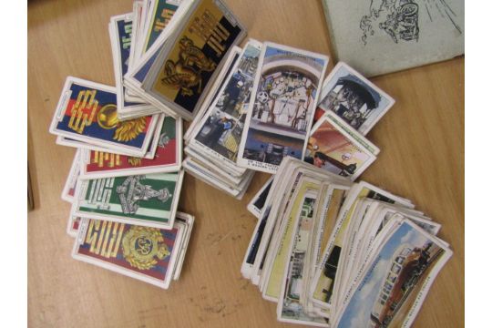 A collection of cigarette cards, many in original boxes and quantity in booklets - Image 10 of 15