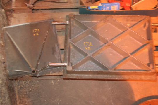 Heavy metal worktop 24" x 18" with cast metal base stand