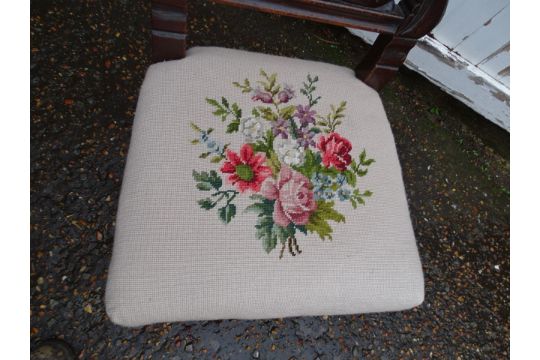 Carved oak hall chair with upholstered embroidered seat - Image 4 of 4