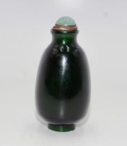 Chinese green glass snuff bottle