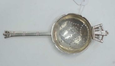 George V Sterling silver tea strainer