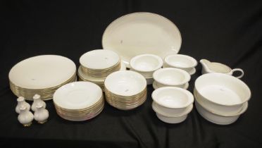 Good Wedgwood 'Formal Gold' dinner service