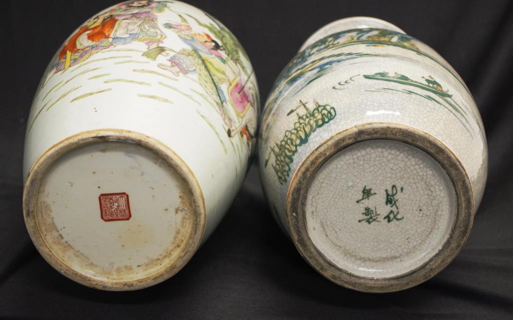 Two various Chinese ceramic table vases - Image 4 of 4