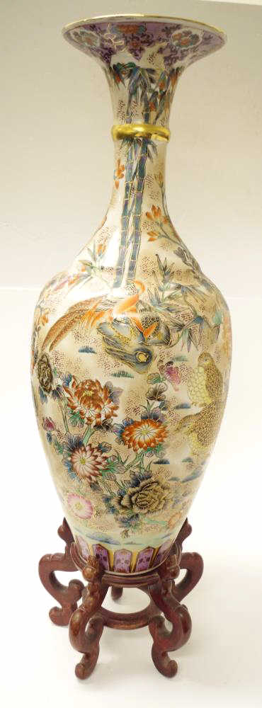 Large Chinese porcelain vase on stand