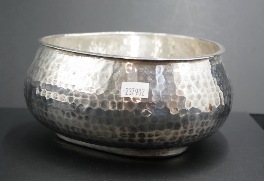 Large hammered silver bowl - Image 3 of 5