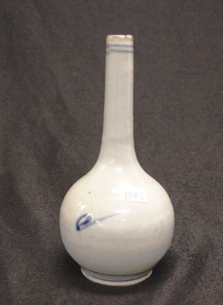 Antique Chinese blue & white vase - Image 3 of 4