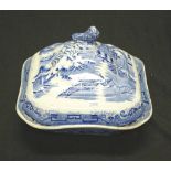 Early 19thC: pearlware Willow pattern tureen