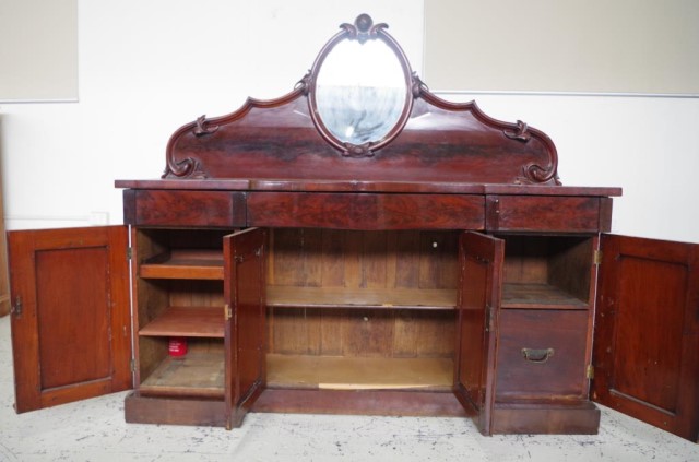 Colonial cedar sideboard - Image 2 of 5