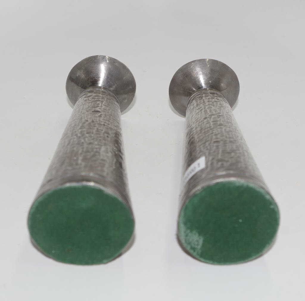 Pair Indian beaten silver candlesticks - Image 3 of 4