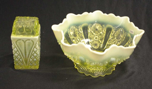 Vintage uranium glass centrepiece bowl - Image 2 of 4