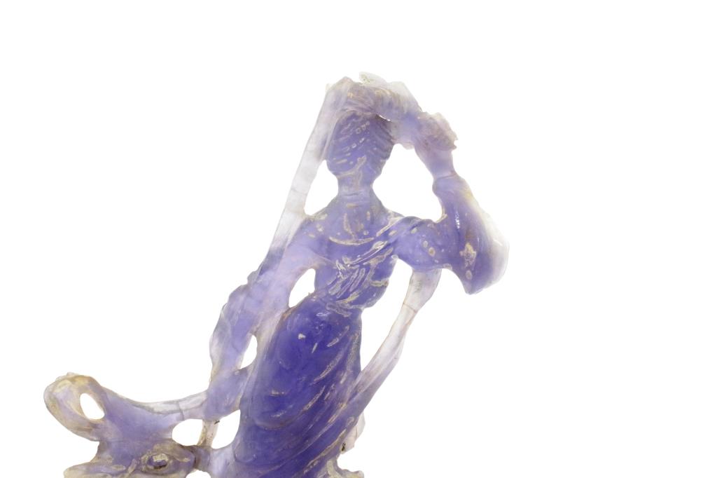 Lavender Jade carved Guanyin figure - Image 4 of 5