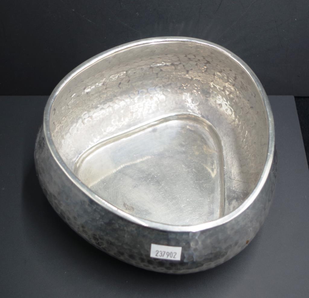 Large hammered silver bowl - Image 2 of 5