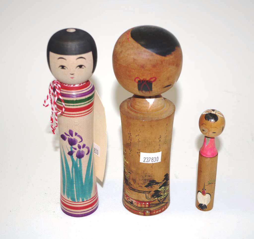 Three Japanese Kokeshi dolls - Image 2 of 3