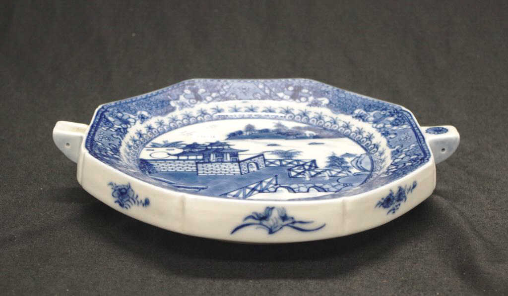 19th century Chinese blue & white plate warmer - Image 2 of 3