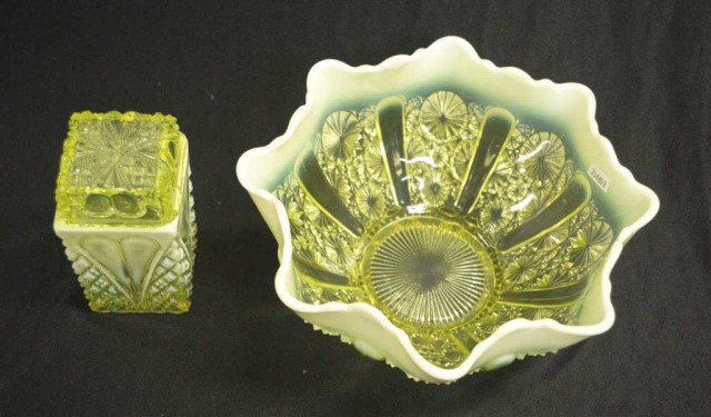 Vintage uranium glass centrepiece bowl - Image 3 of 4