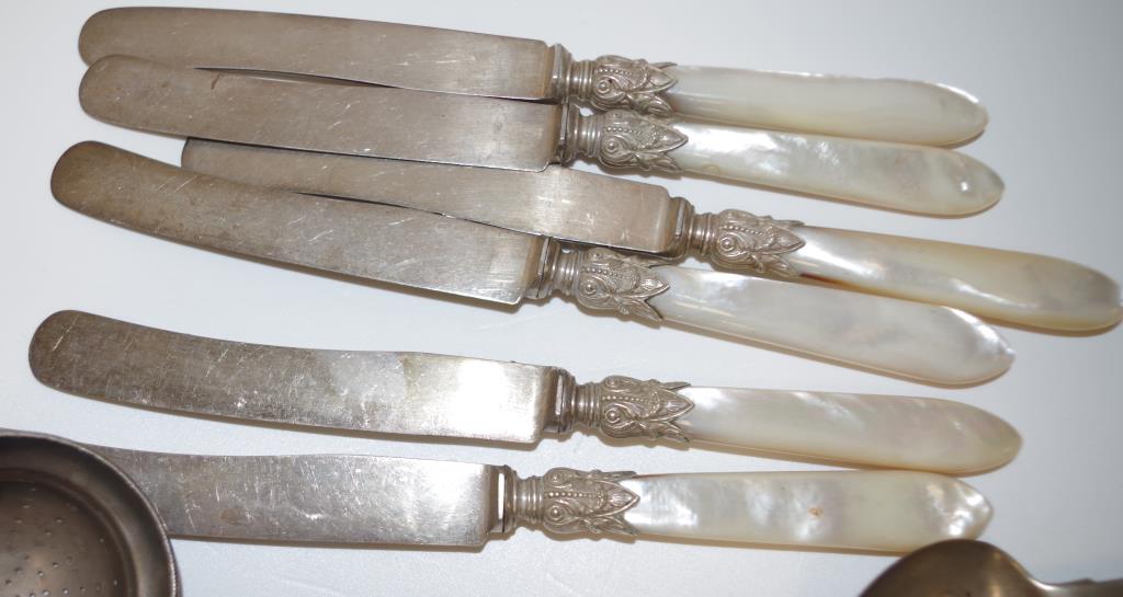 Quantity of antique silver & silver plated cutlery - Image 4 of 7