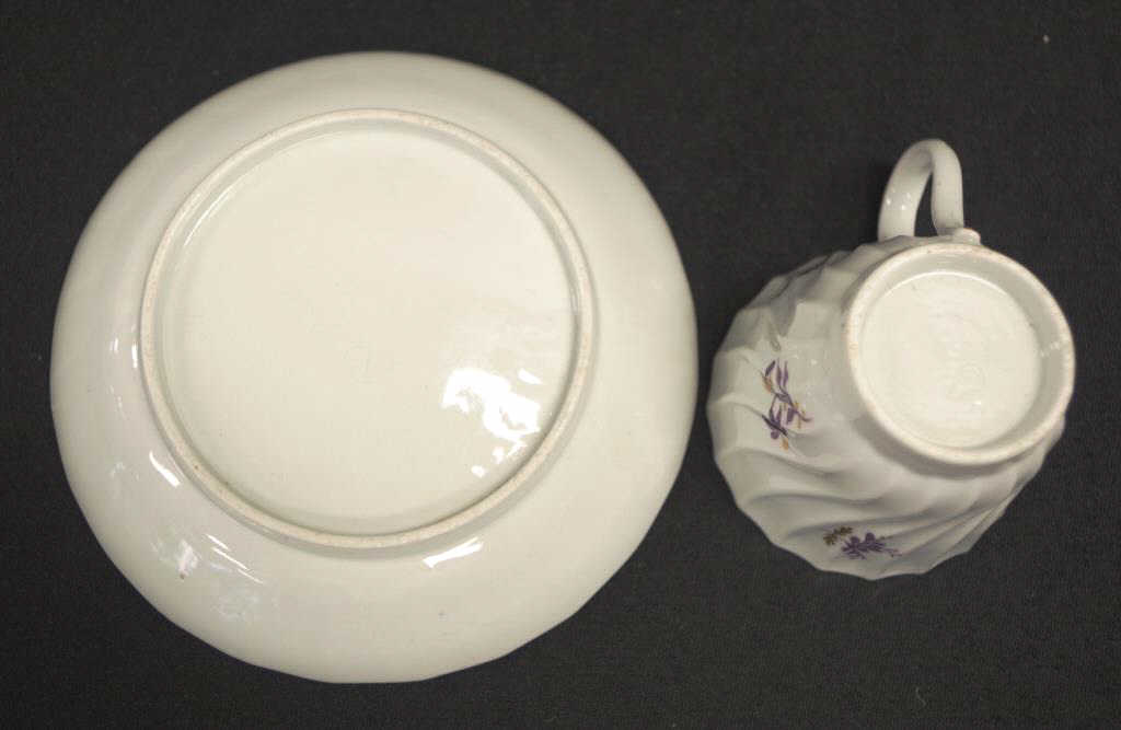 Antique 18th C Worcester teacup & saucer - Image 4 of 4