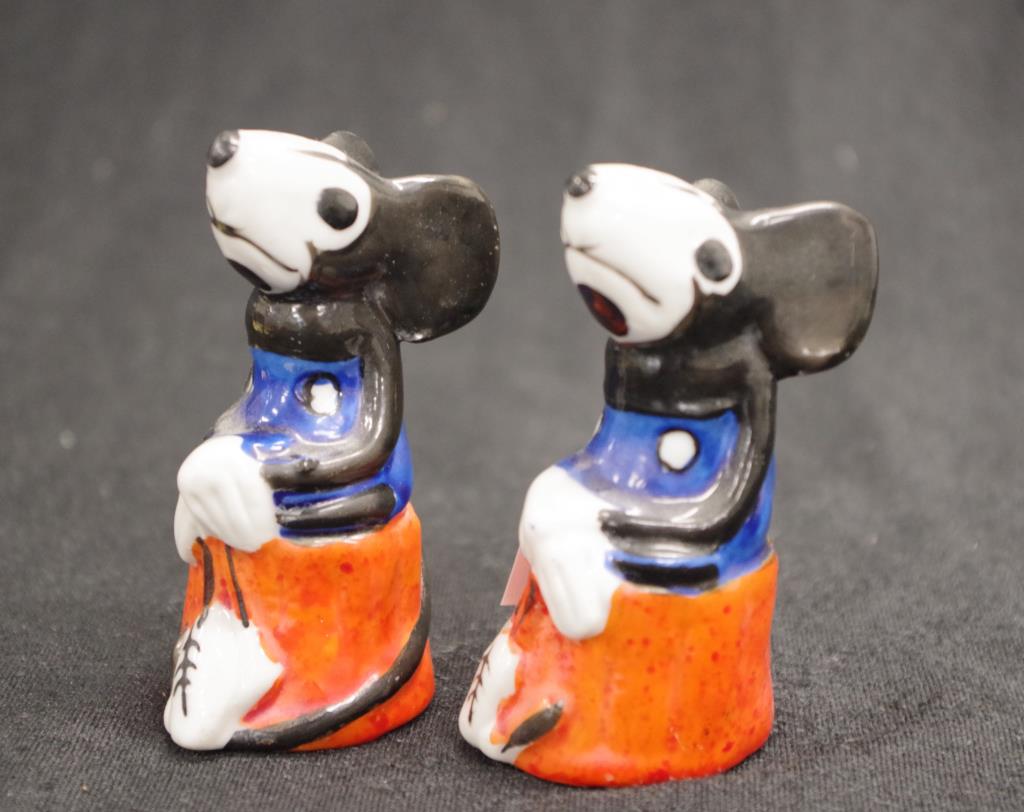 Pair 1930s Japanese salt & pepper shakers