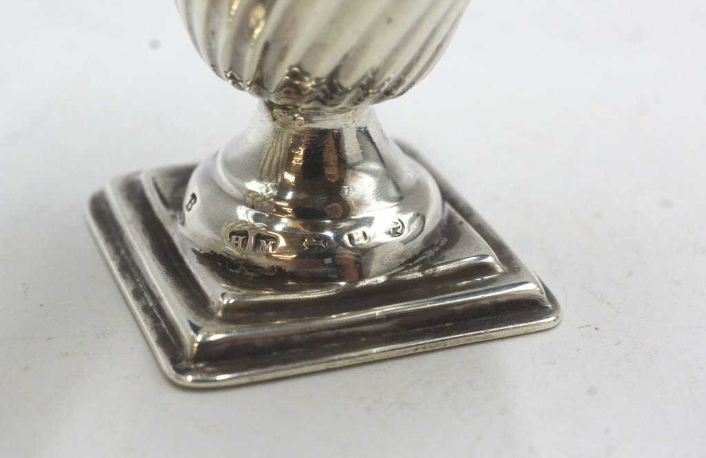 Two various Victorian sterling silver pepperettes - Image 4 of 4