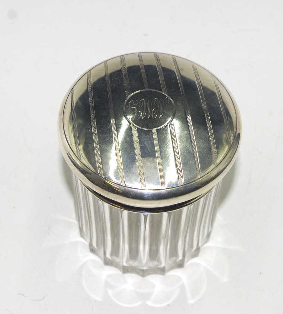 Edwardian sterling silver lidded vanity jar - Image 2 of 3