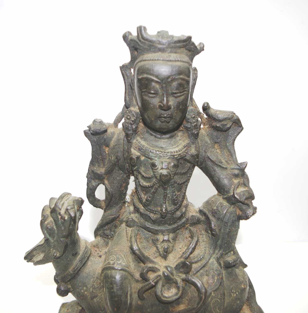 Antique bronze Guanyin Bodhisattva - Image 2 of 12