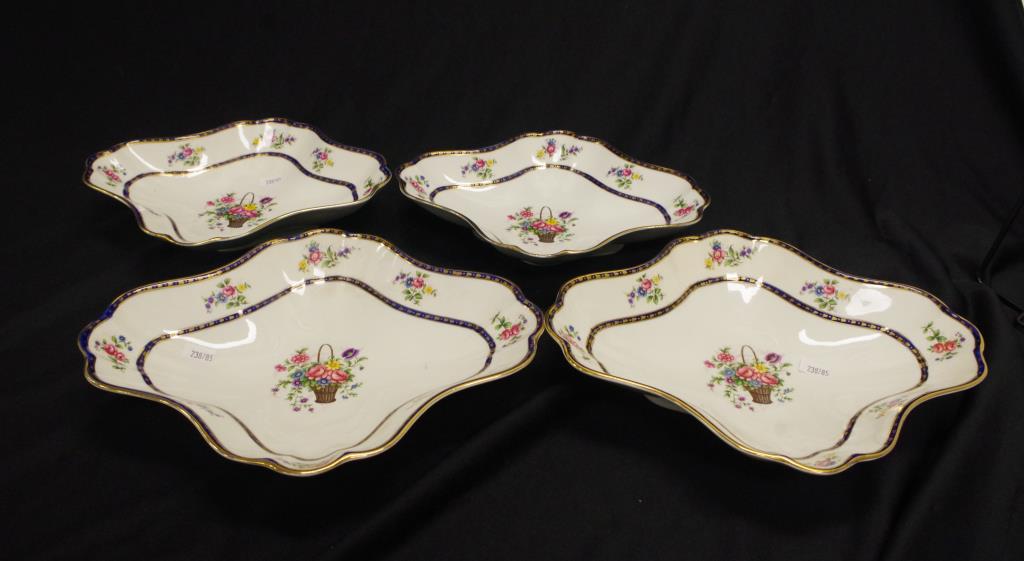 Four antique Wedgwood & Co. Hampton serving dishes - Image 2 of 4