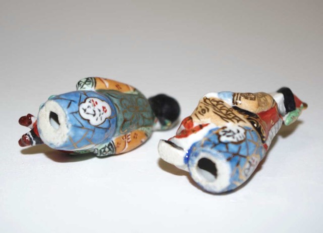 Pair Chinese painted ceramic miniature figures - Image 2 of 3