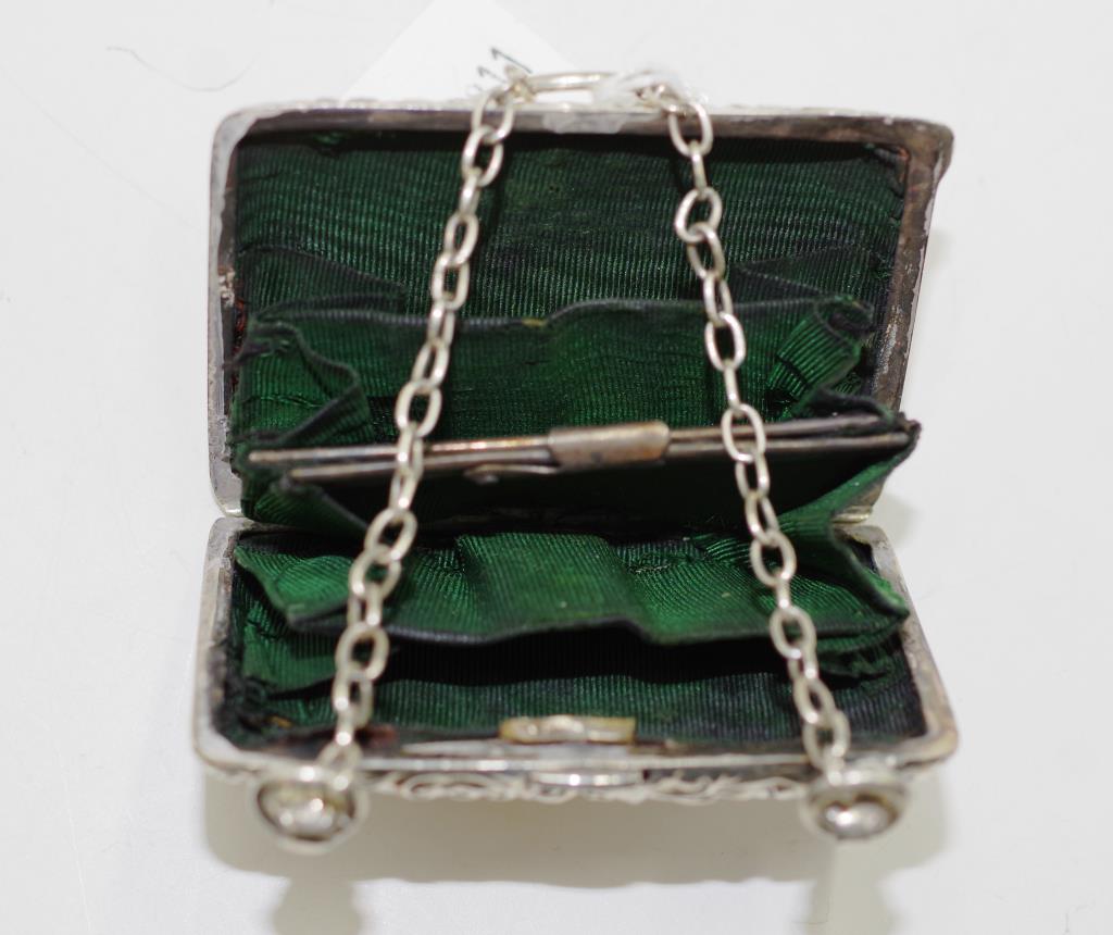 Edward VII sterling silver lady's purse - Image 2 of 3