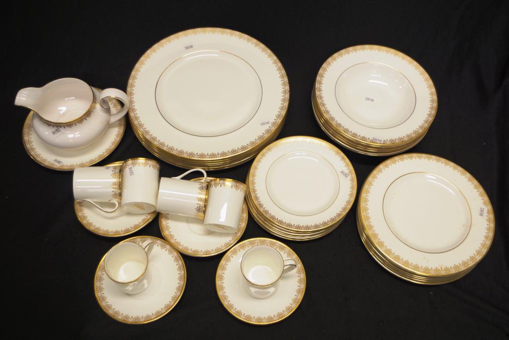 Royal Doulton "Gold Lace" dinner set - Image 3 of 4