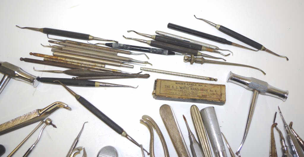 Box of vintage dental tools - Image 2 of 4