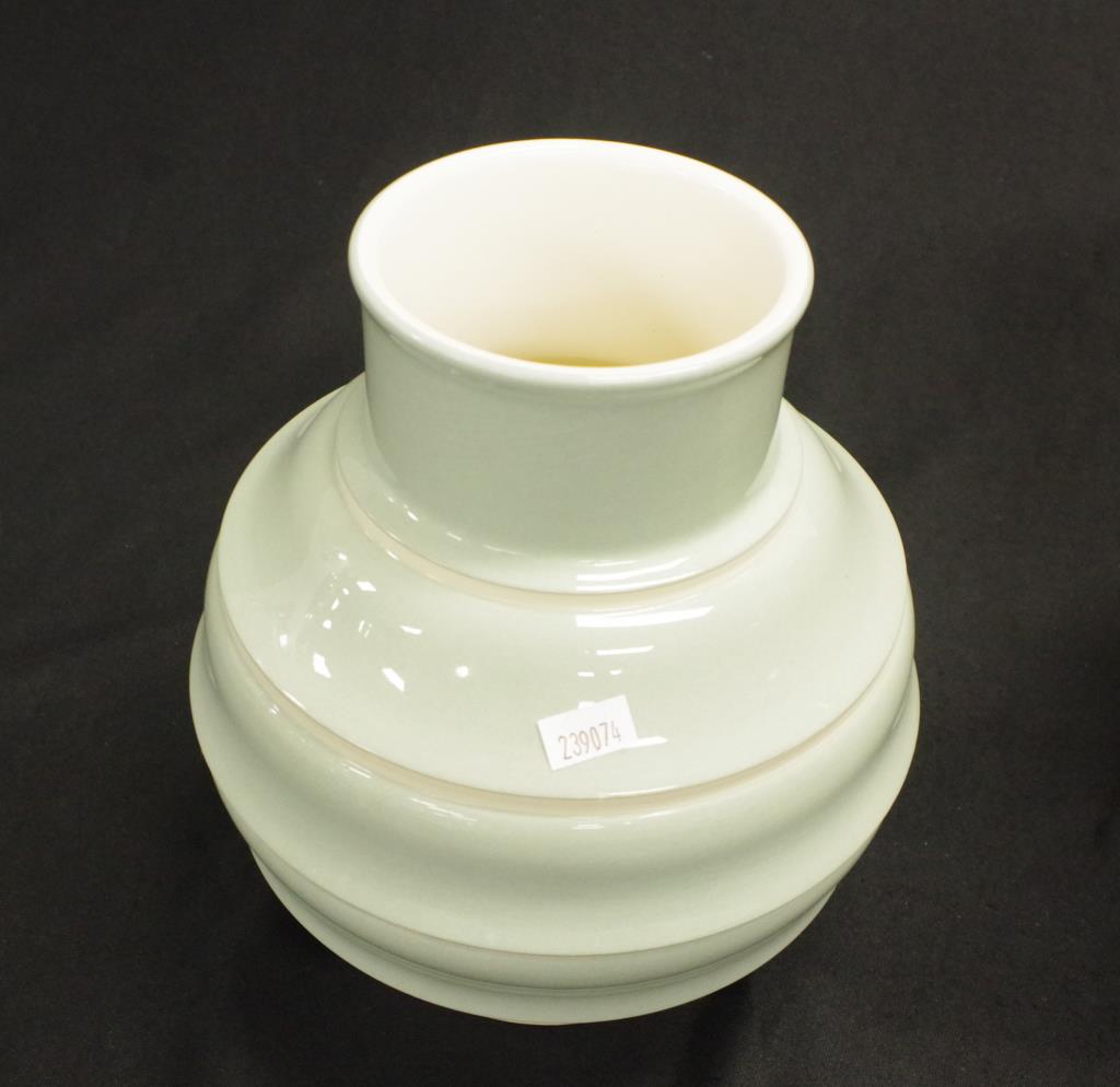 Wedgwood Keith Murray glazed celedon green vase - Image 2 of 3