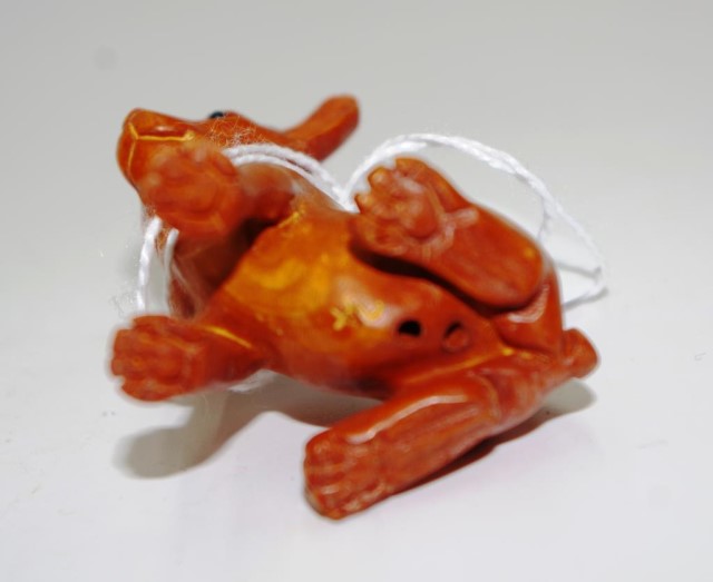 Chinese carved boxwood chihuahua netsuke - Image 3 of 3