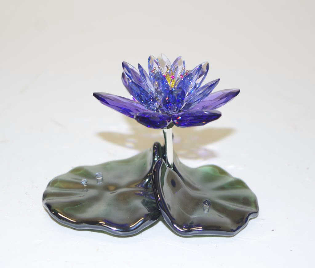 Large coloured Swarovski waterlily - Image 2 of 3