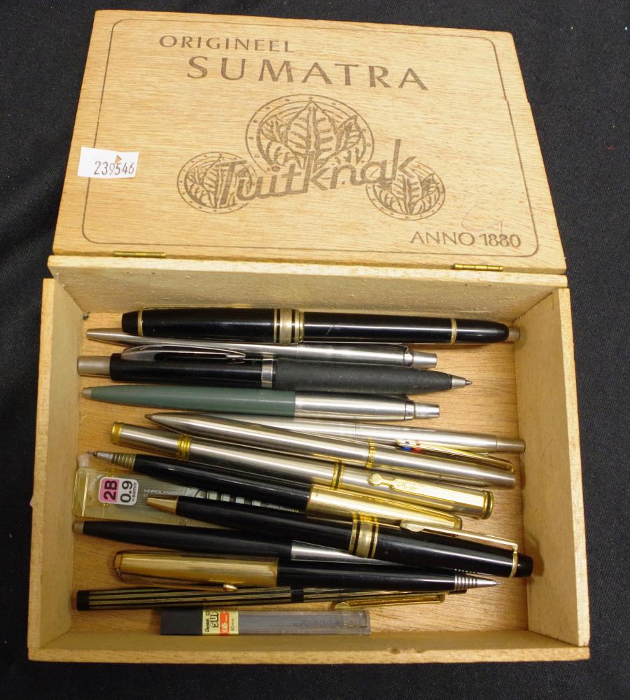 Box of assorted vintage ballpoint & fountain pens - Image 2 of 2