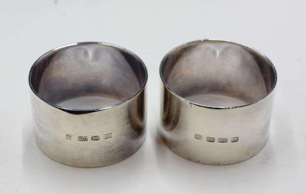 Vintage cased pair sterling silver napkin rings - Image 3 of 4