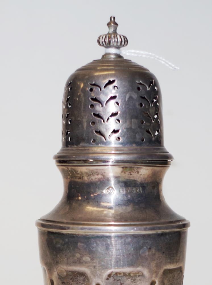 George V sterling silver sugar castor - Image 2 of 4