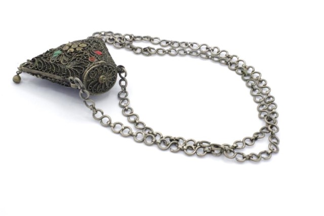 Central Asian tribal hinged box necklace - Image 2 of 3